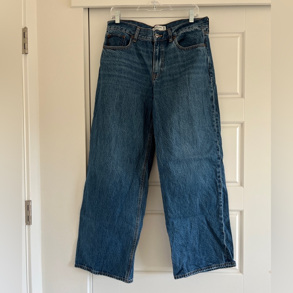 Abercrombie Low Rise Ultra Loose Dark Wash Jeans Size 28 Worn Once